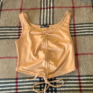 Cropped shirt that defines V-Line. Truly versatile.